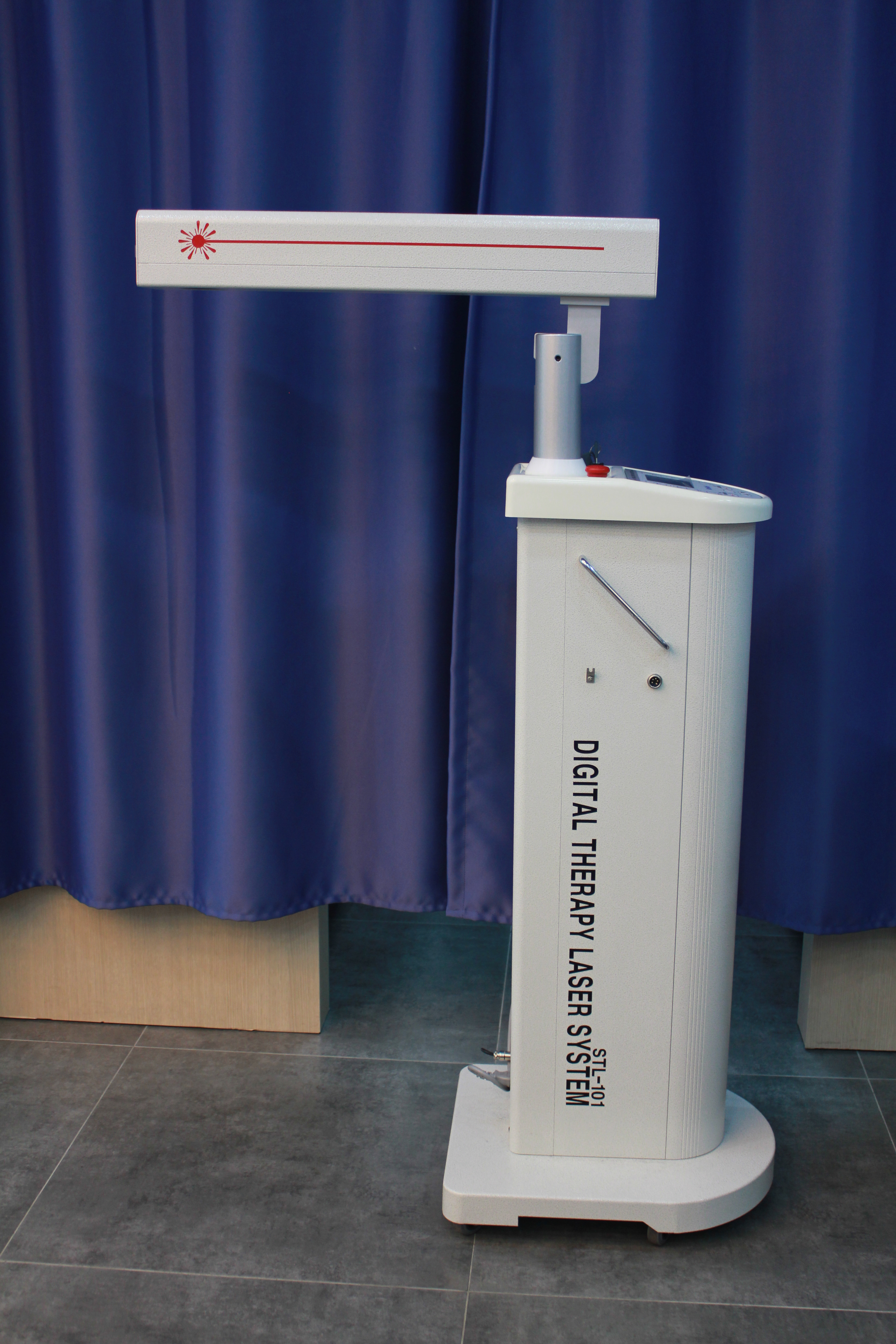 레이저 물리치료는 세포호흡의 증대, 혈관확대 등으로 신체의 영양효과, 급성과 만성통증을 감소시키는 진통효과가 있으며, 손상에 따른 말초 신경 재생속도를 촉진하는 기능을 하는 치료 기구입니다. 